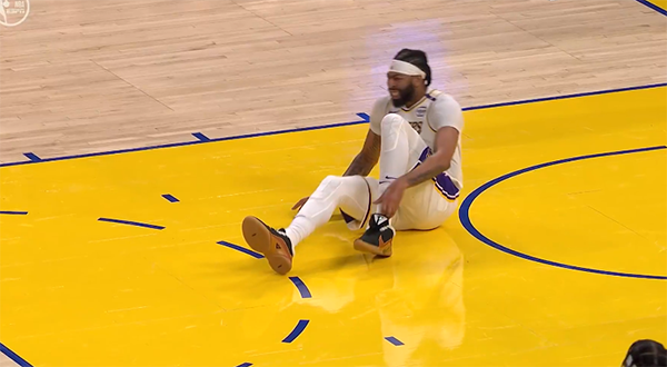 NBA年終大戰(zhàn)中的傷病陰霾：湖人大將濃眉不慎扭傷腳 東契奇退出比賽