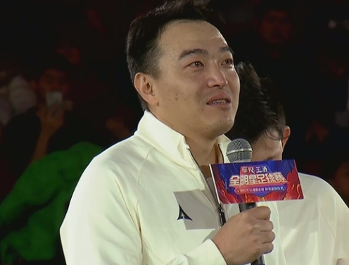 馮瀟霆在退役儀式上遺憾的淚水 中國(guó)足球?qū)⒆呦蚝畏剑?> </a>
            <div   id=